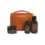 Riboto leidimo kosmetikos rinkinys! Kosmetinės viduje: drėkinantis šampūnas, glotninantis kondicionierius ir blizgesio suteikiantis aliejukas.